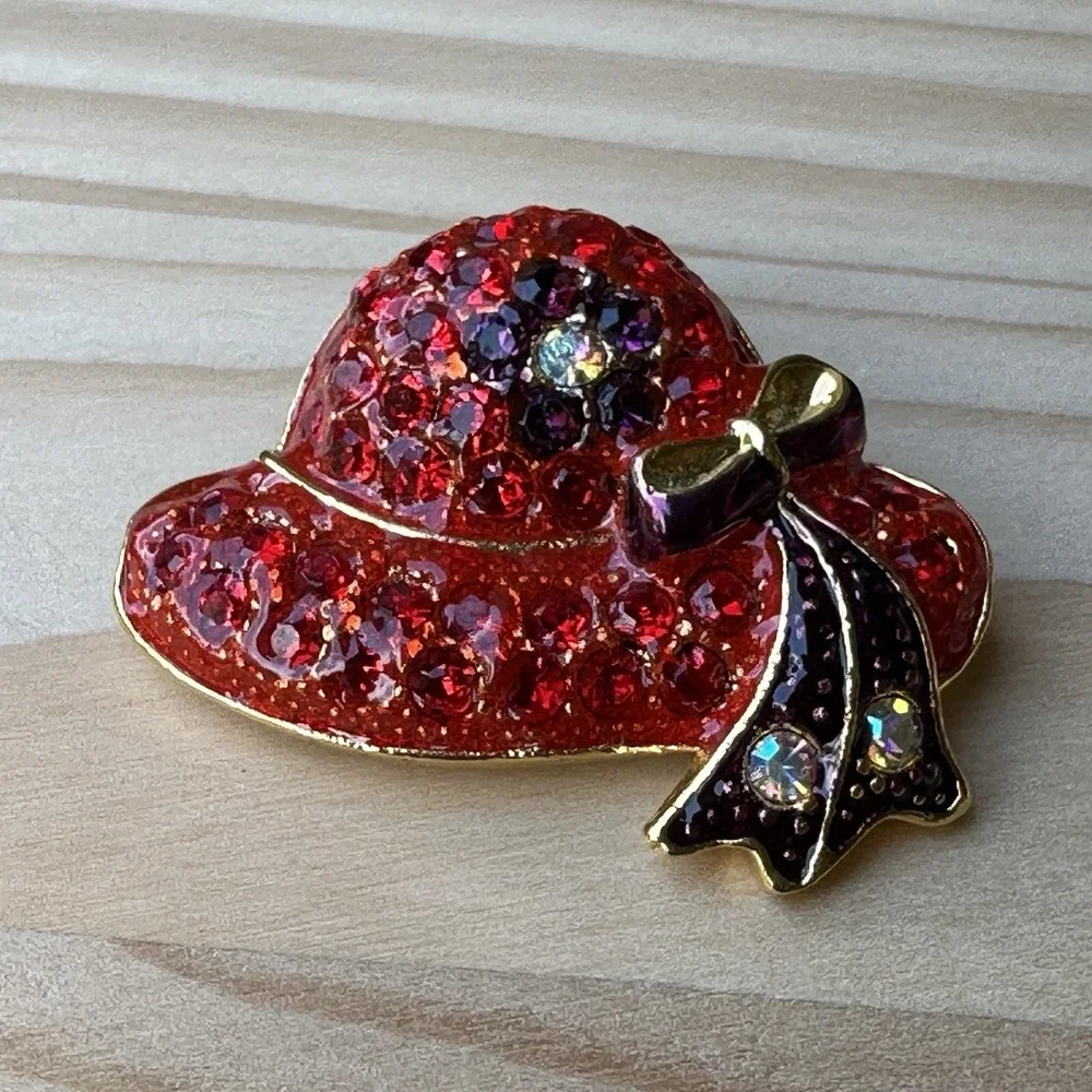 Red Hat‎ Society Brooch Pin Pendant 1.75 Inch Red Enamel Purple Crystals Gold
